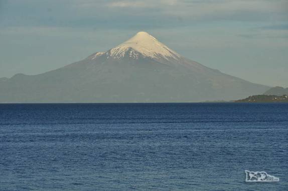 O magnífico vulcão Osorno e o lago Llanquihue, em Puerto Varas, no sul do Chile